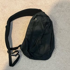 Patagonia ultralight black hole sling bag